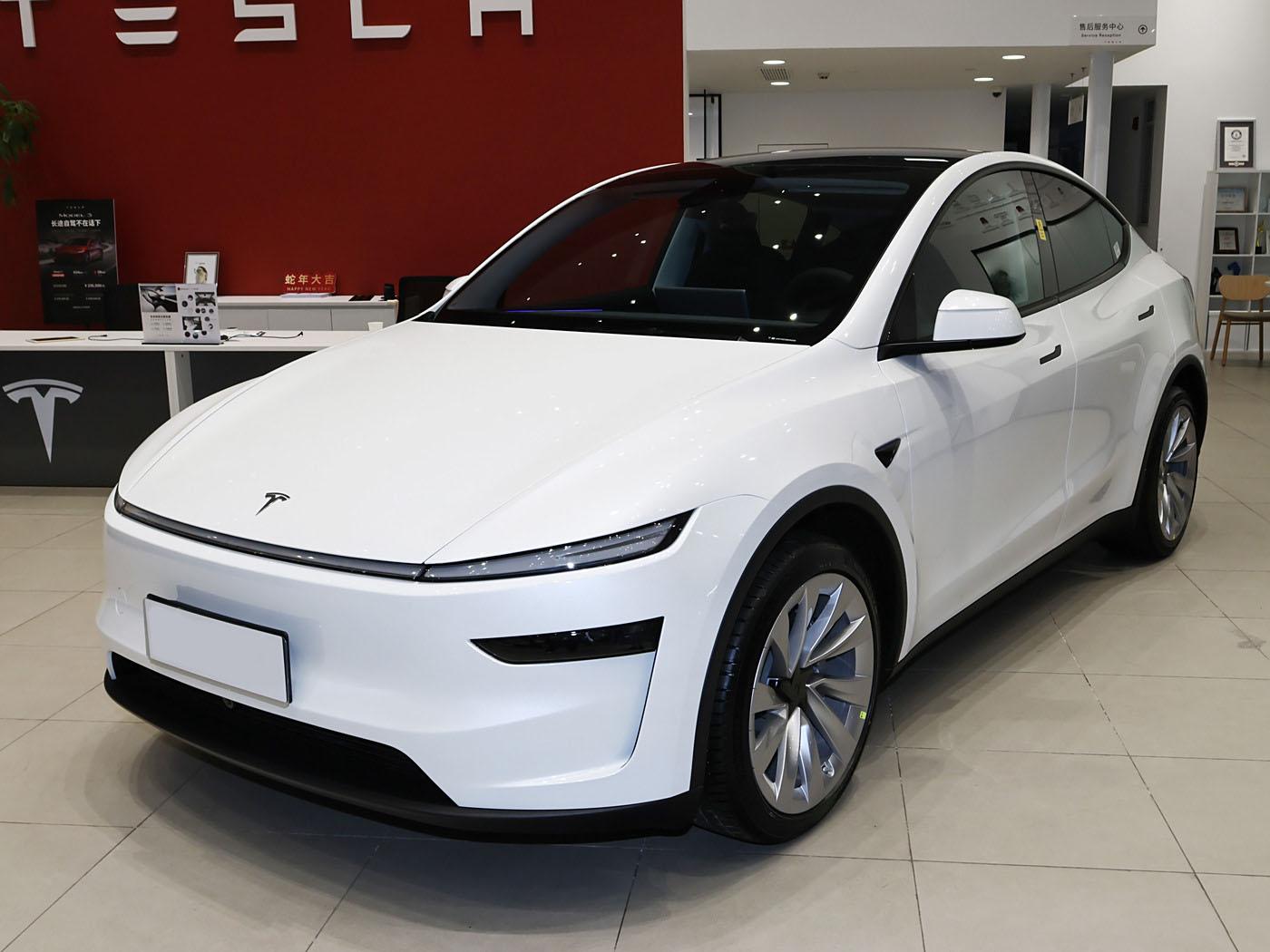 Tesla Model Y, 2025