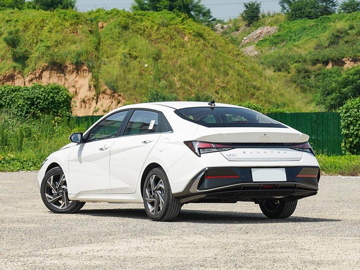 Hyundai Elantra, 2025