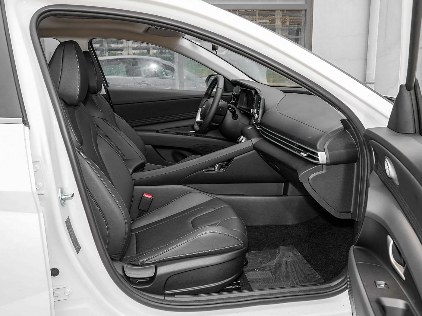 Hyundai Elantra, 2025