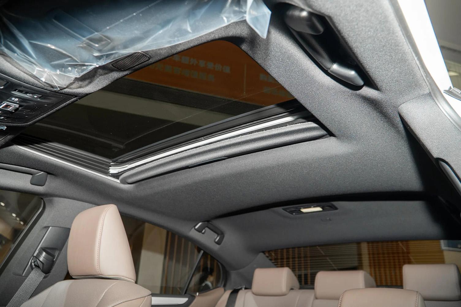 Lexus ES 200, 2025