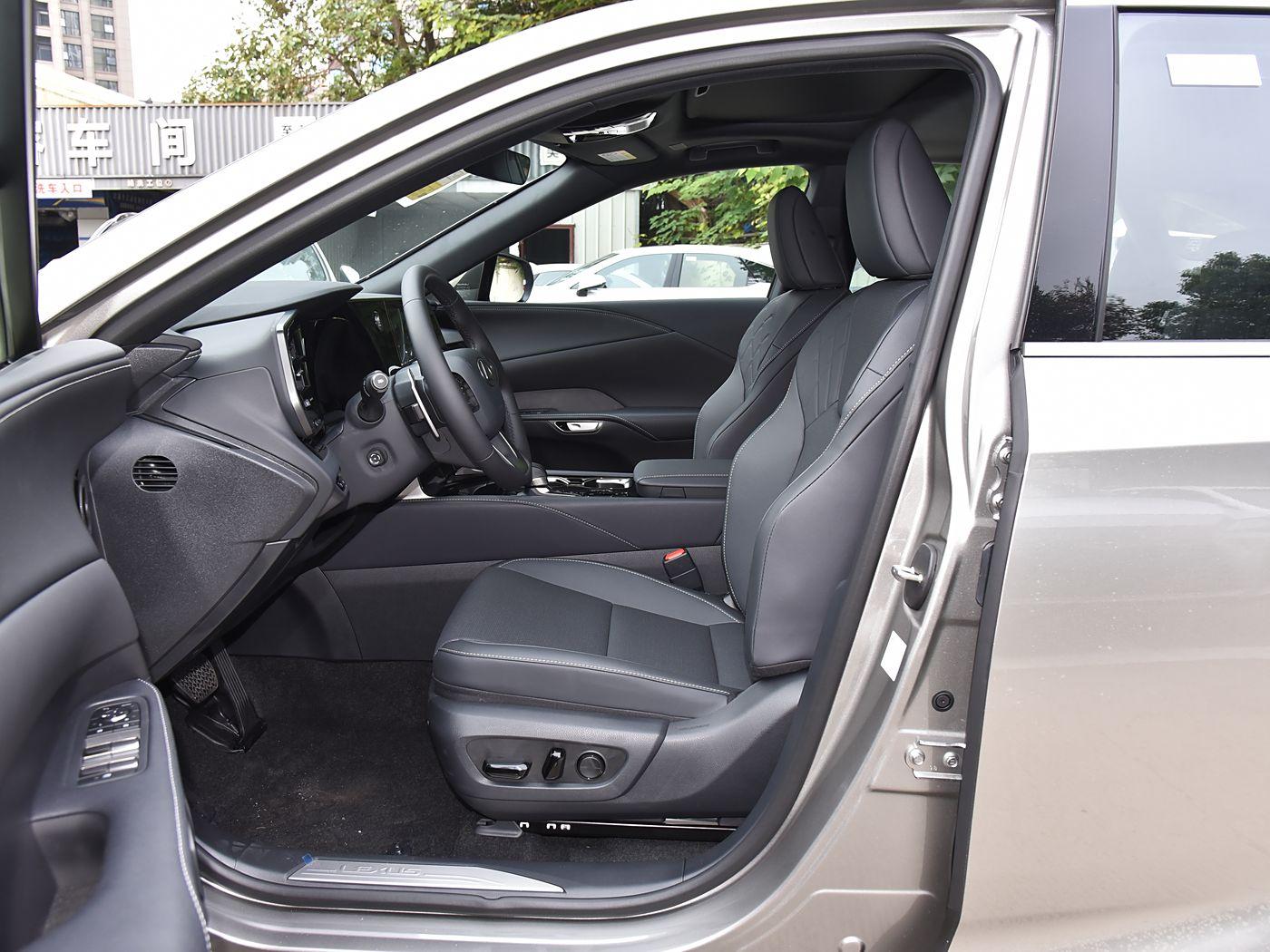 Lexus RX300, 2025