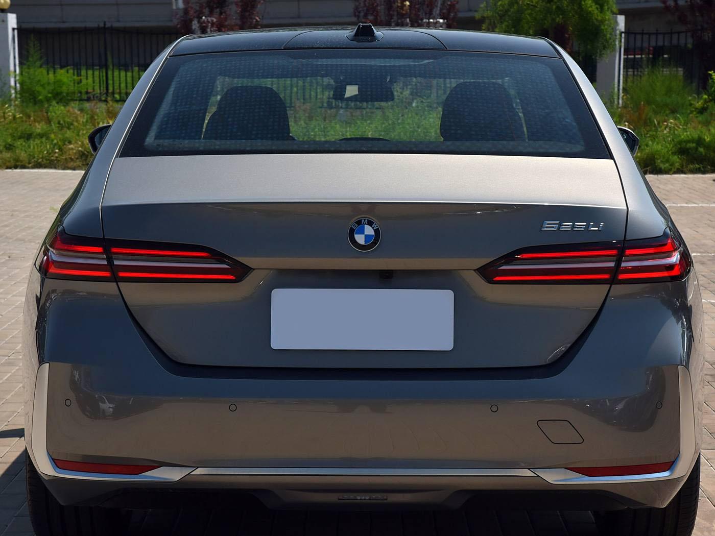 BMW 525Li, 2024