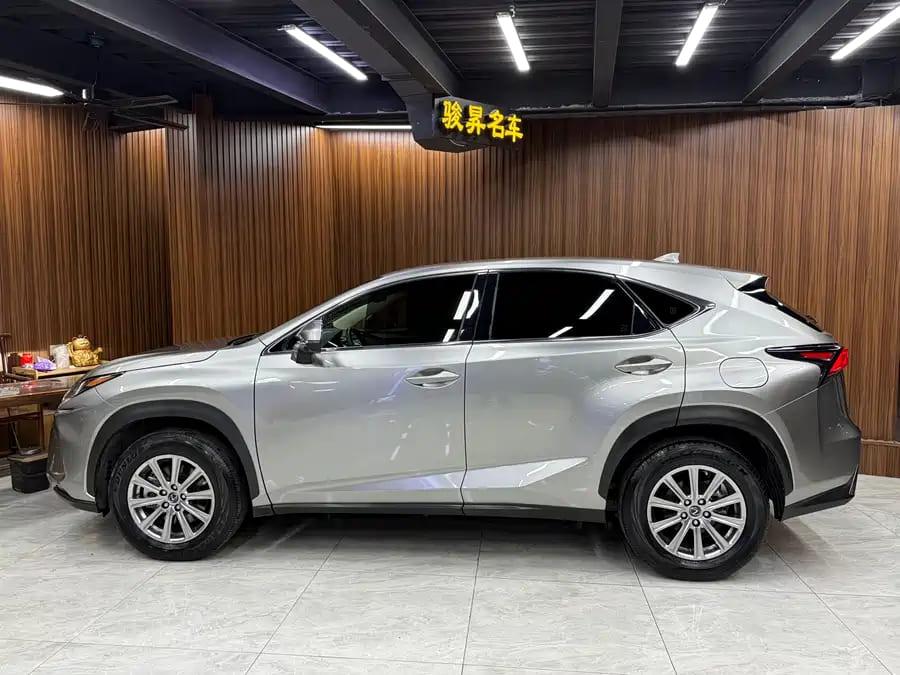 Lexus NX200, 2021