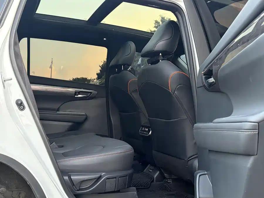 Toyota Crown Kluger, 2025