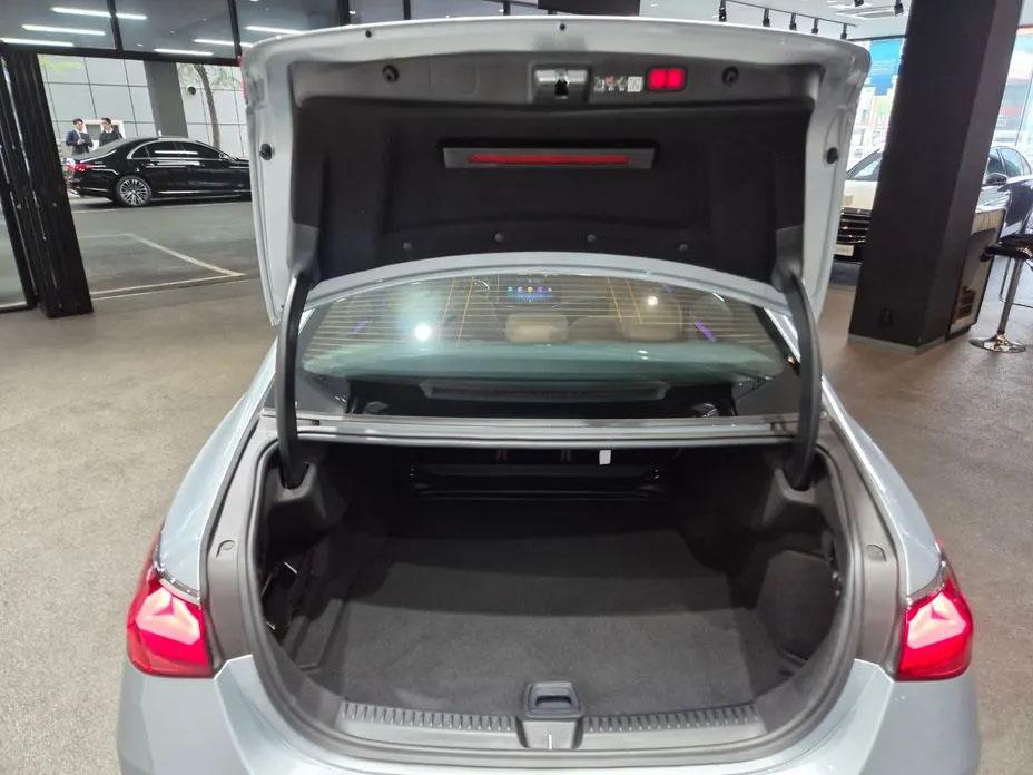 Mercedes-Benz E200, 2024