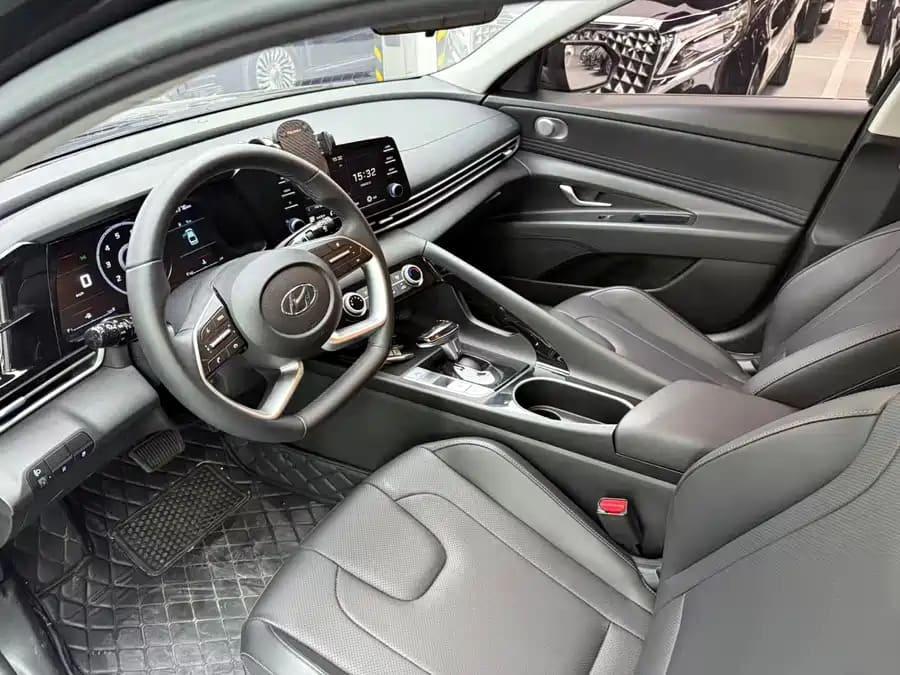 Hyundai Elantra, 2023
