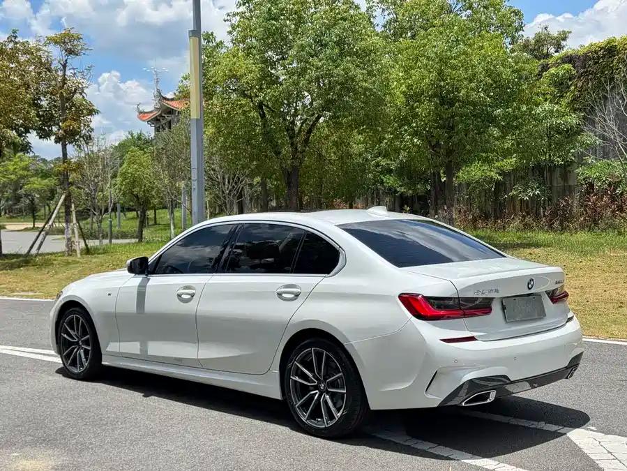 BMW 320Li, 2022