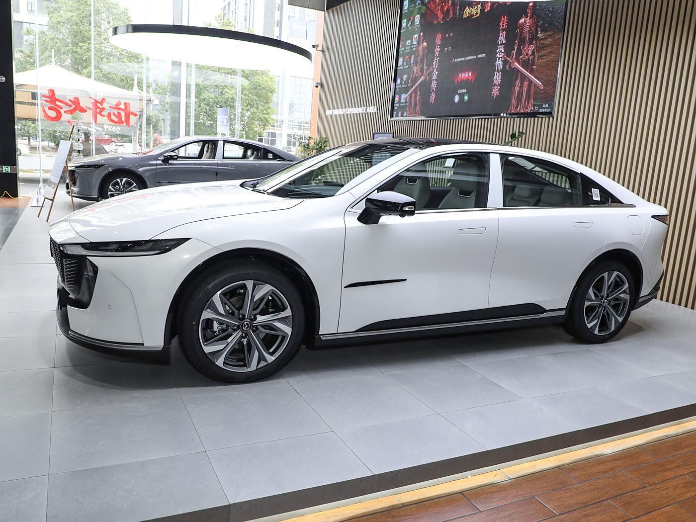 Mazda EZ-6, 2025