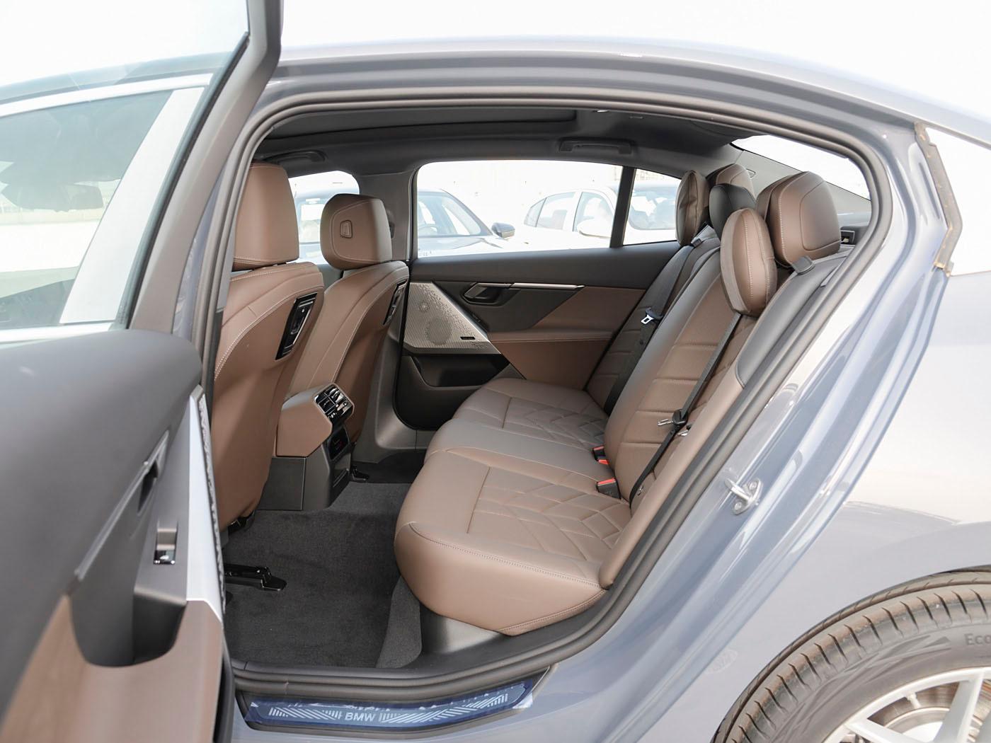 BMW 525Li, 2024