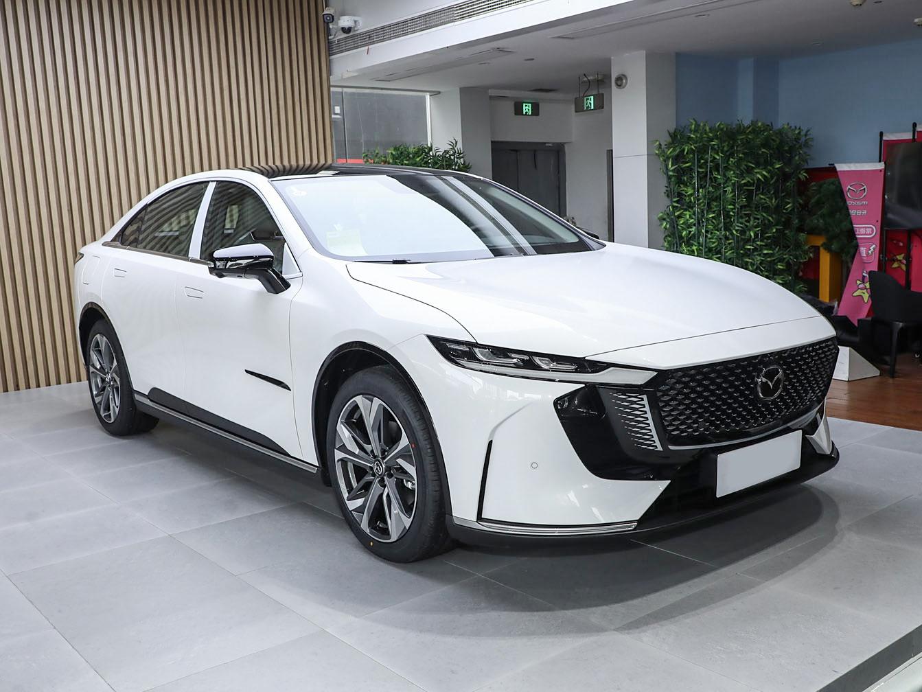 Mazda EZ-6, 2025