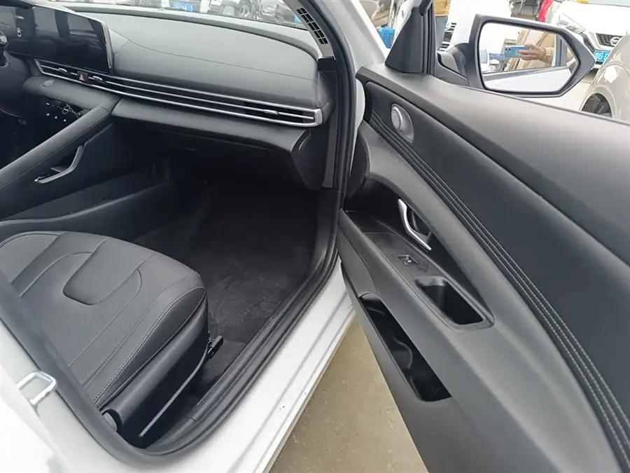 Hyundai Elantra, 2022