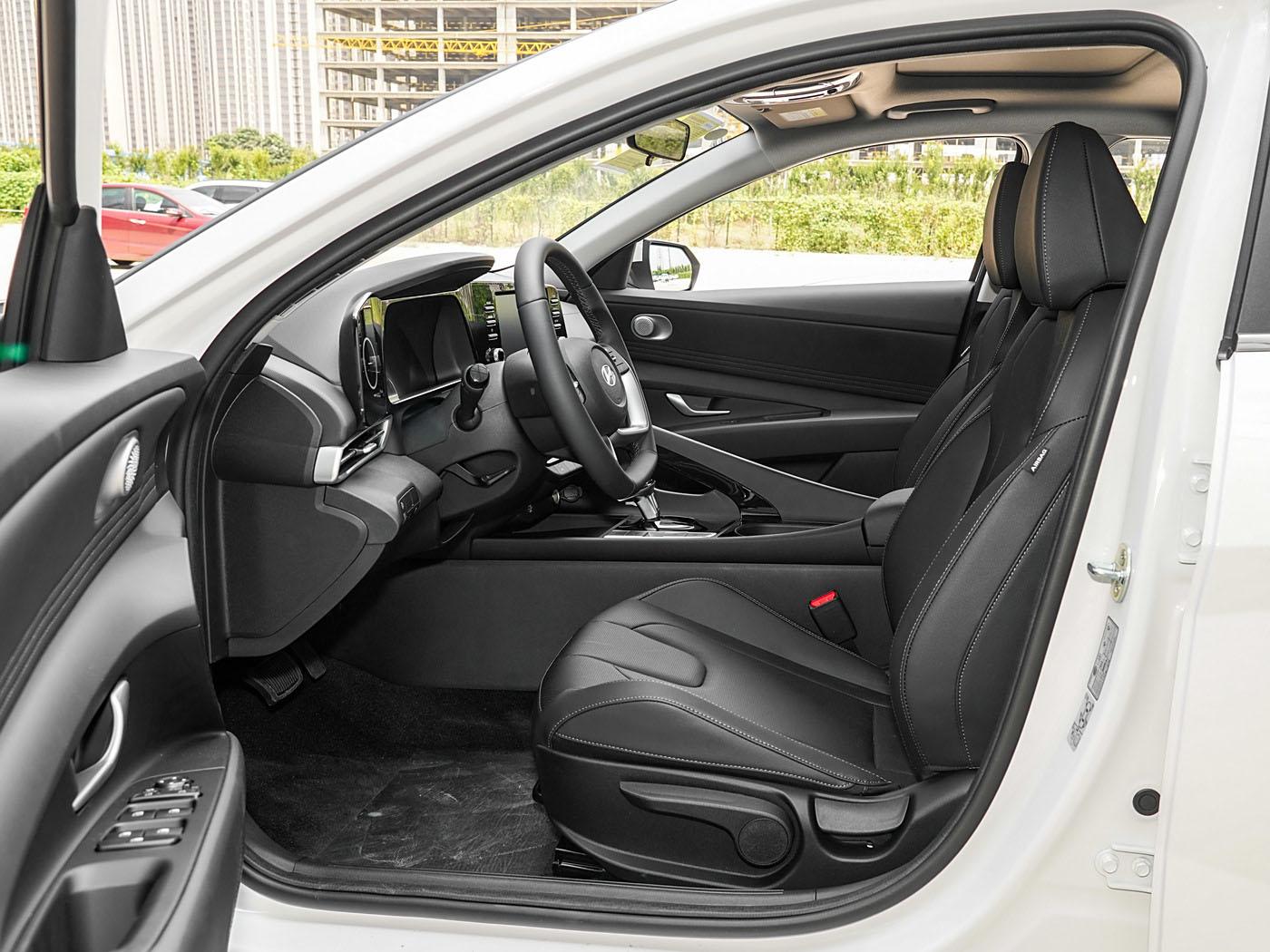 Hyundai Elantra, 2025