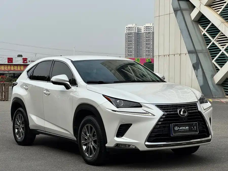 Lexus NX200, 2021
