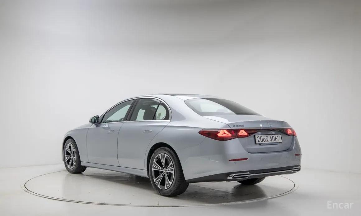 Mercedes-Benz E200, 2025