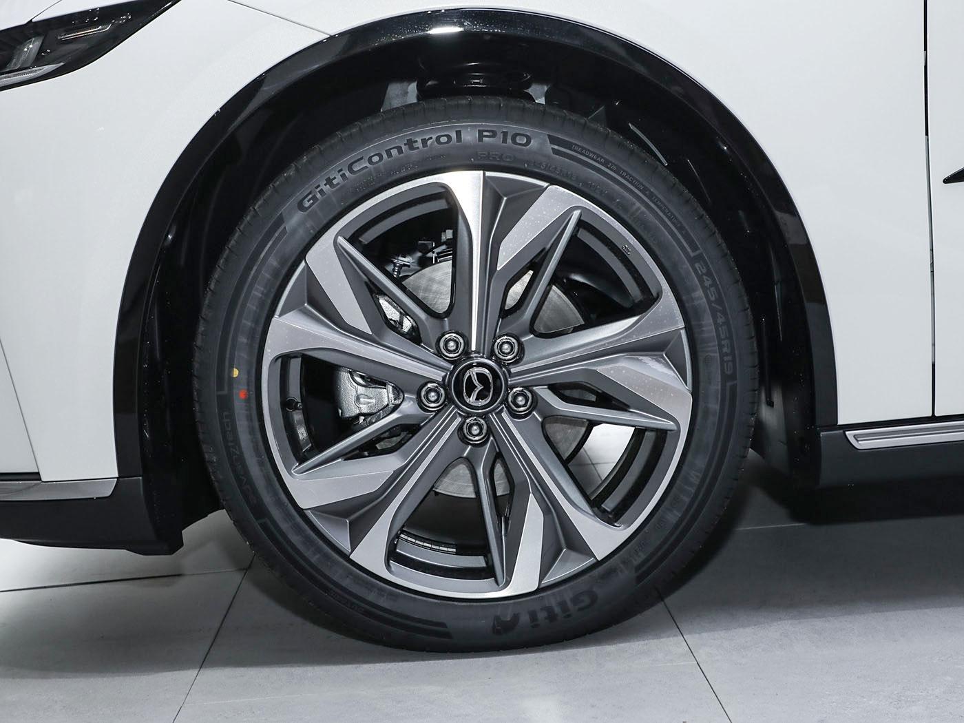 Mazda EZ-6, 2025