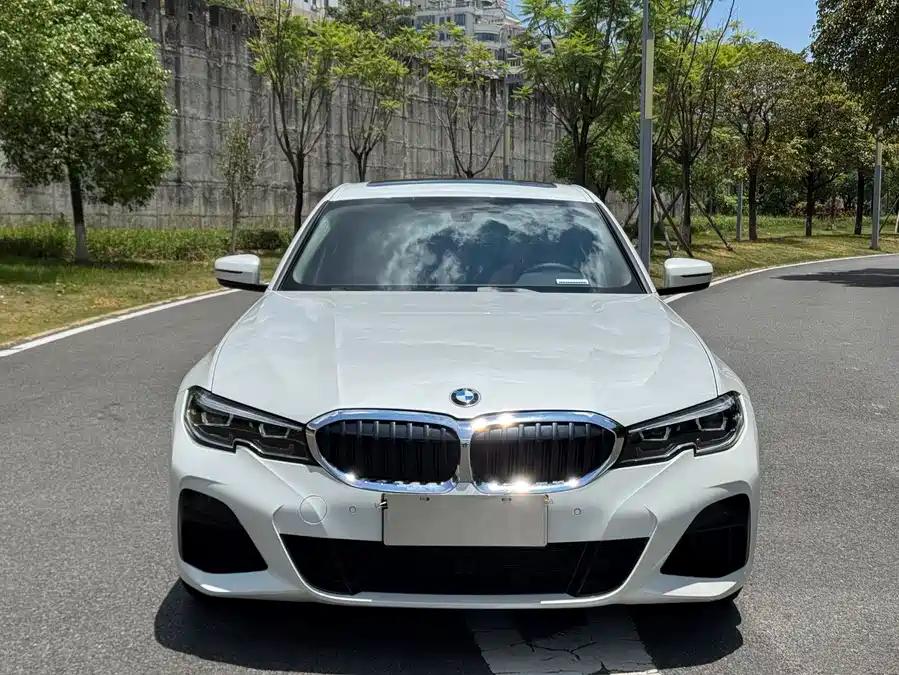 BMW 320Li, 2022