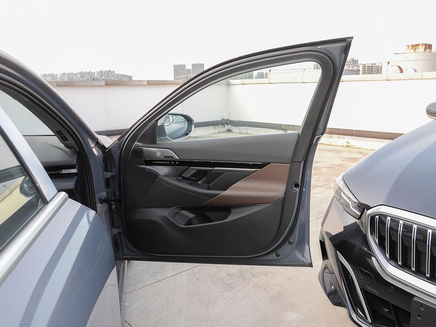 BMW 525Li, 2024