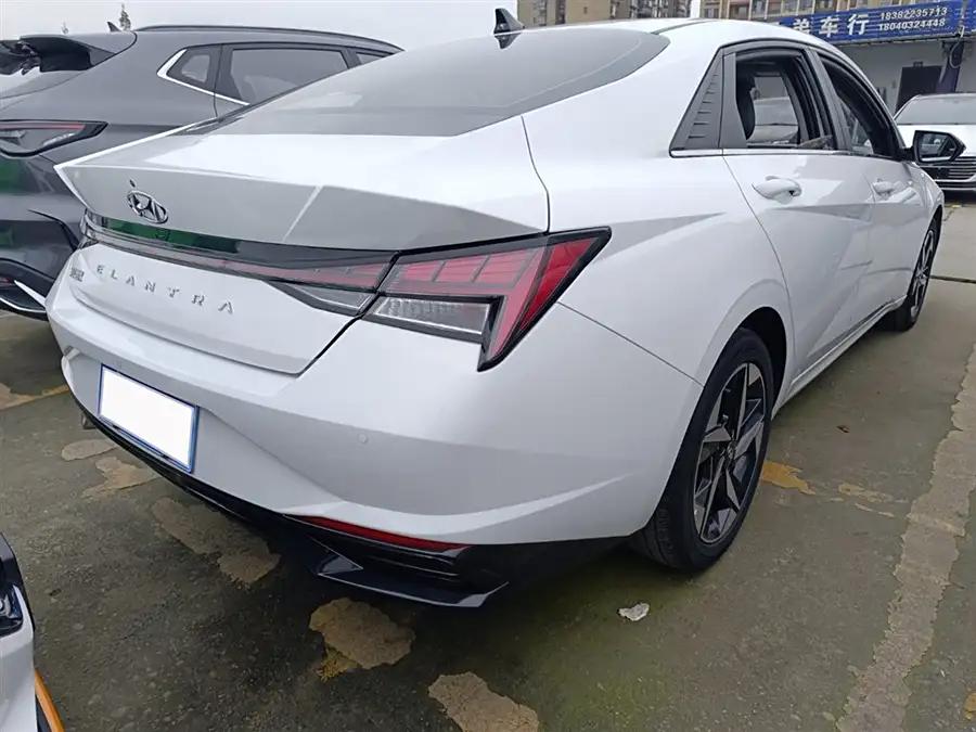 Hyundai Elantra, 2022