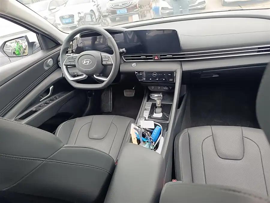Hyundai Elantra, 2022