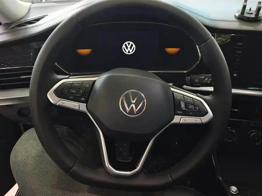Volkswagen Passat, 2022