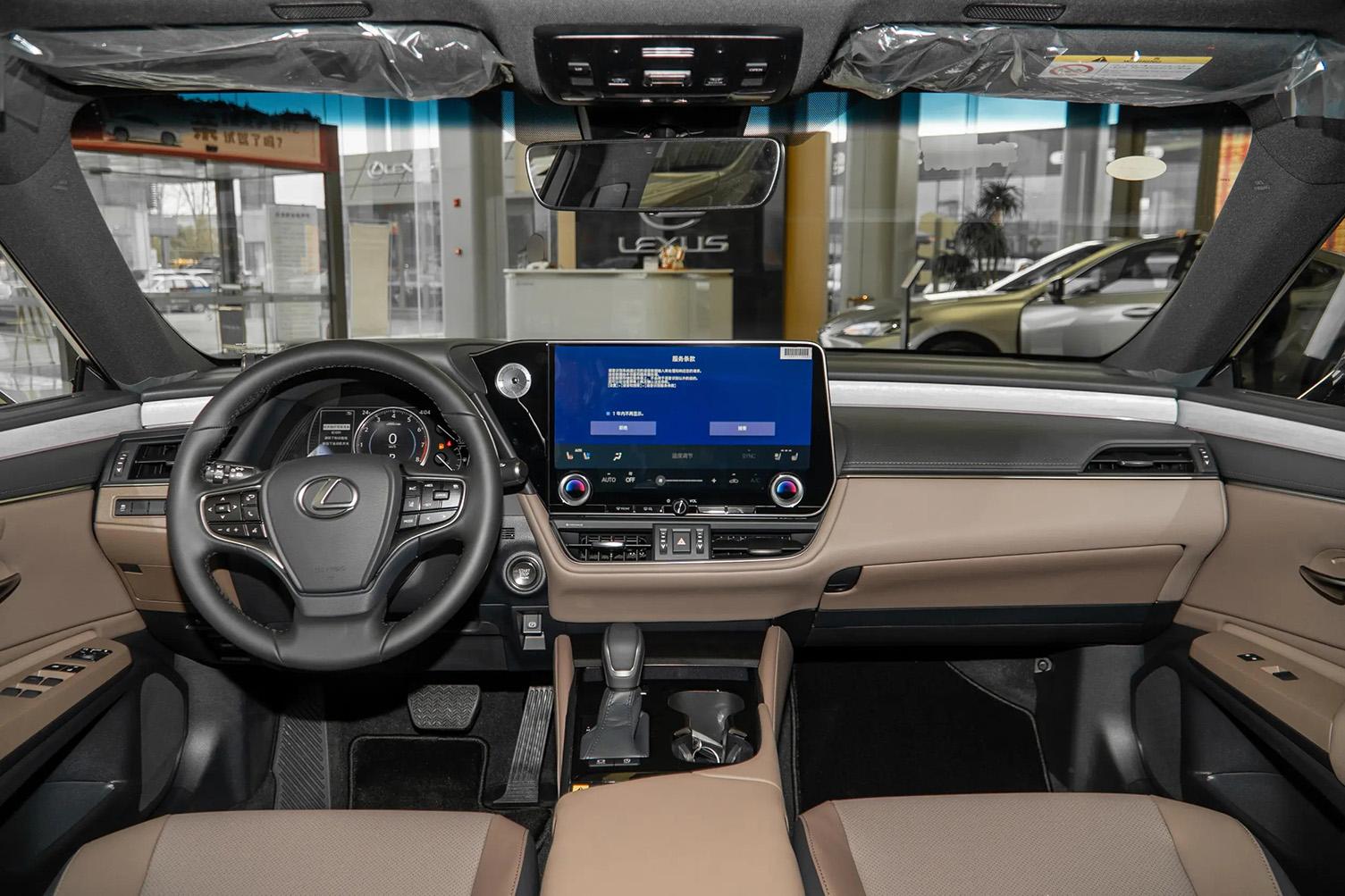 Lexus ES 200, 2025