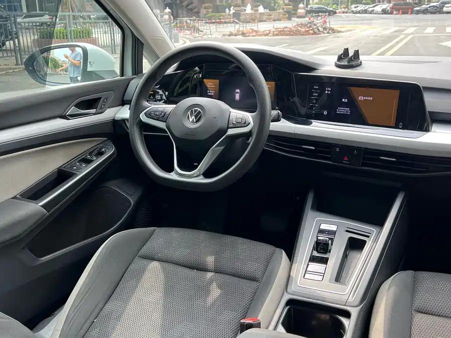 Volkswagen Golf, 2023