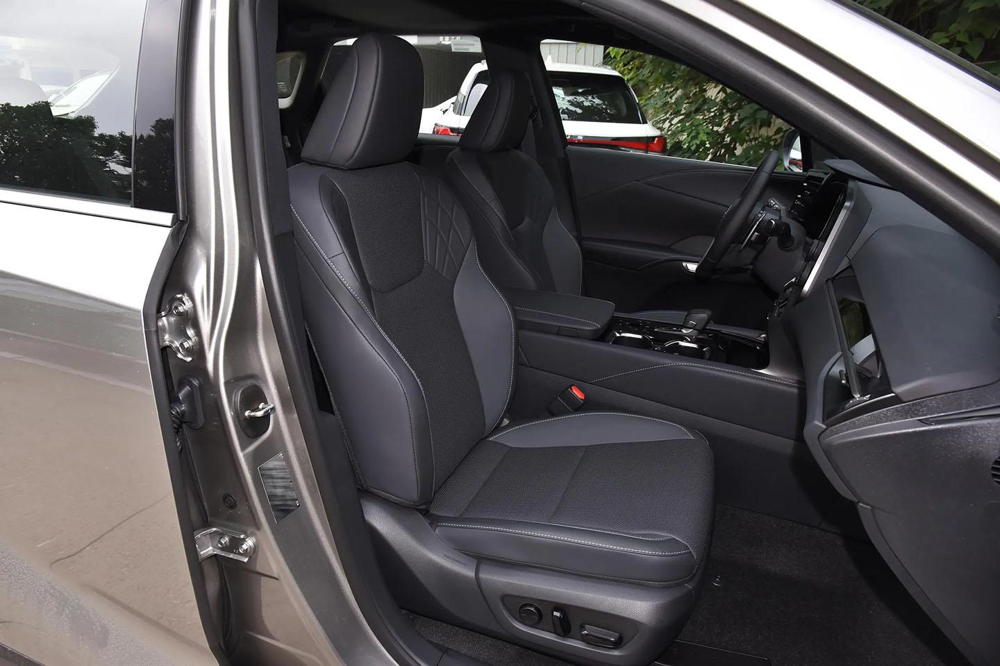 Lexus RX300, 2025