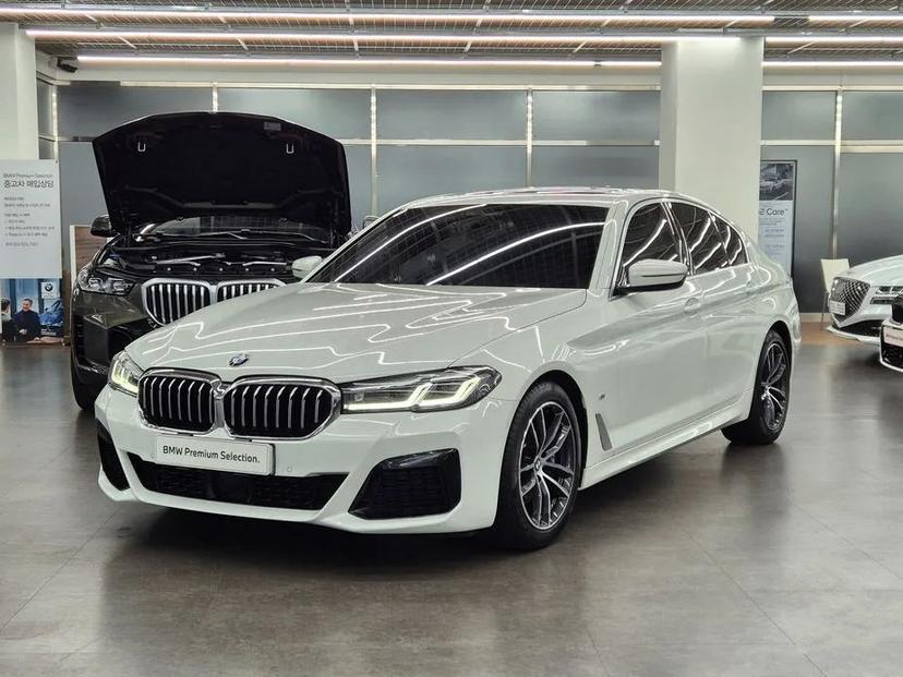 Купить BMW 520i 2022 года с пробегом новый