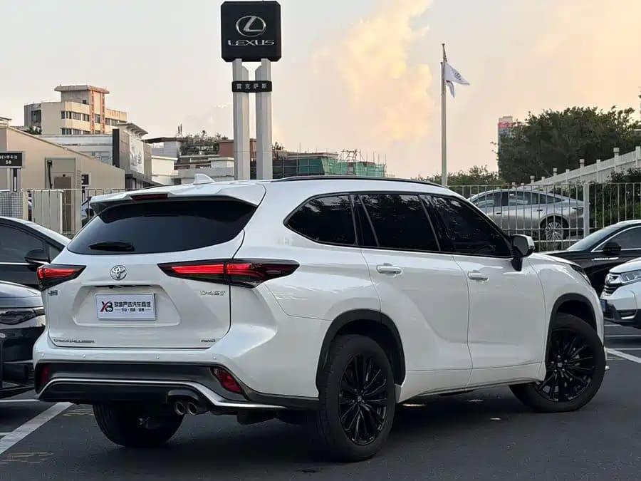 Toyota Crown Kluger, 2025