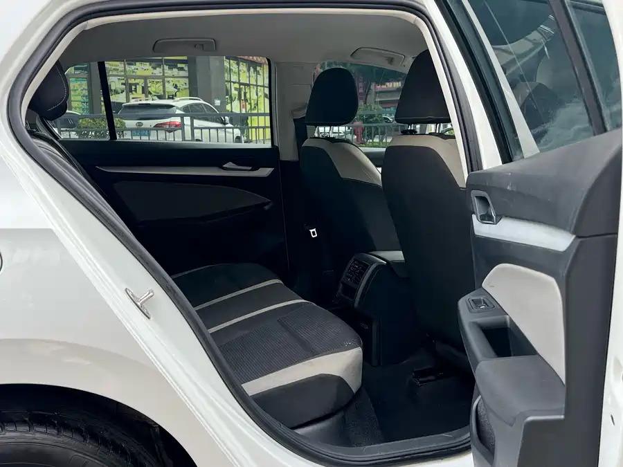 Volkswagen Golf, 2023
