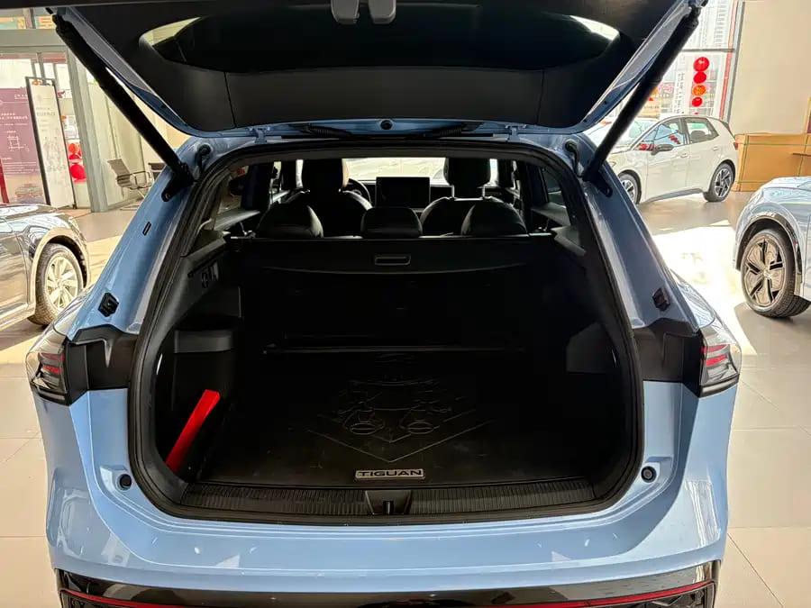 Volkswagen Tiguan L PRO, 2024