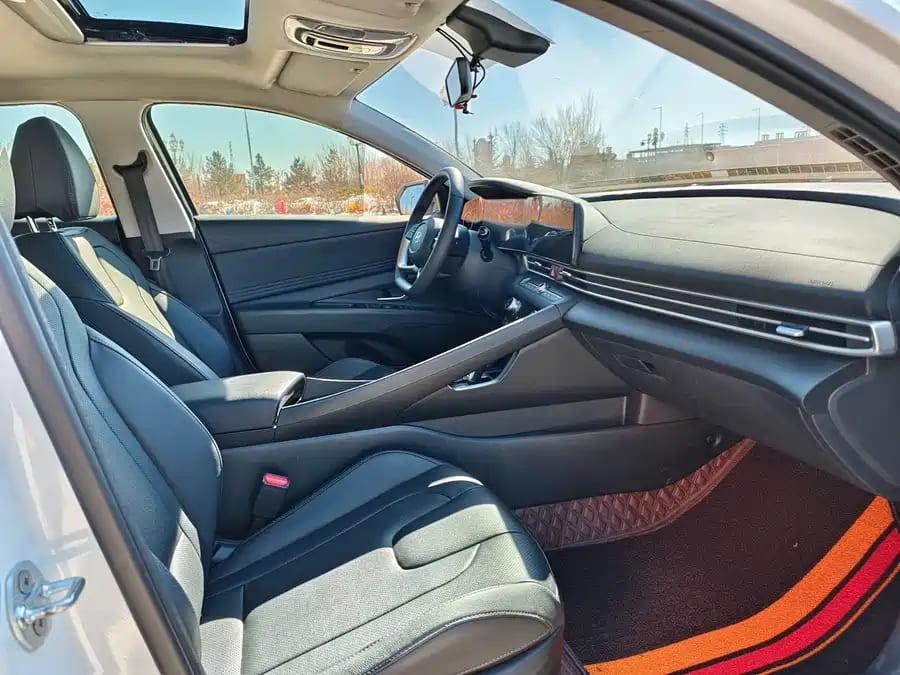 Hyundai Elantra, 2023