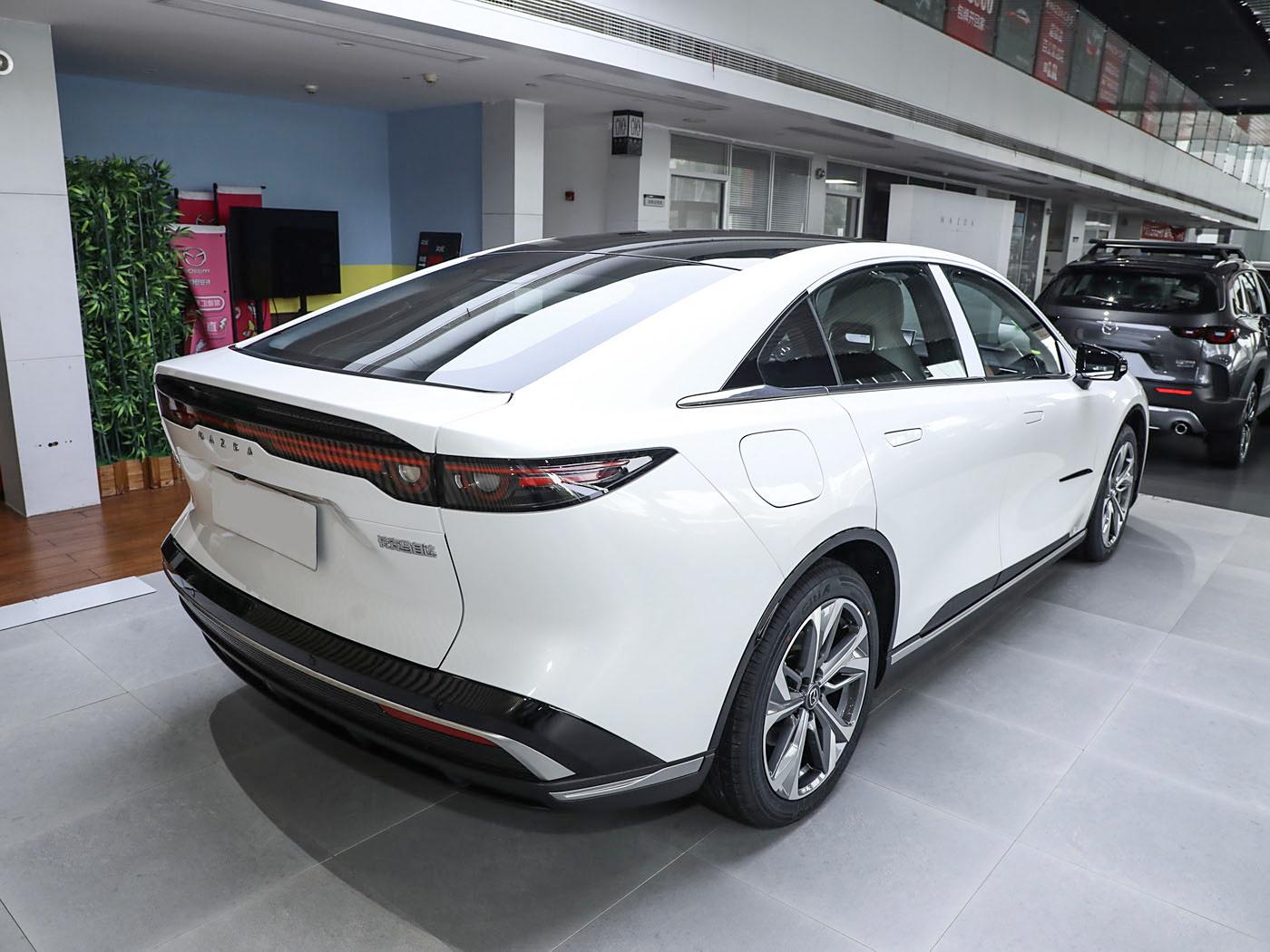 Mazda EZ-6, 2025