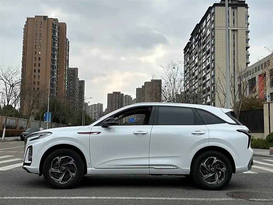 Hongqi HS3, 2023
