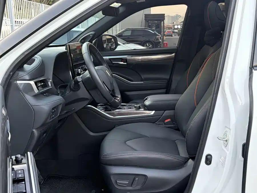 Toyota Crown Kluger, 2025