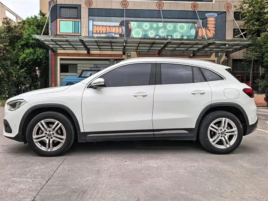 Mercedes-Benz GLA180, 2022