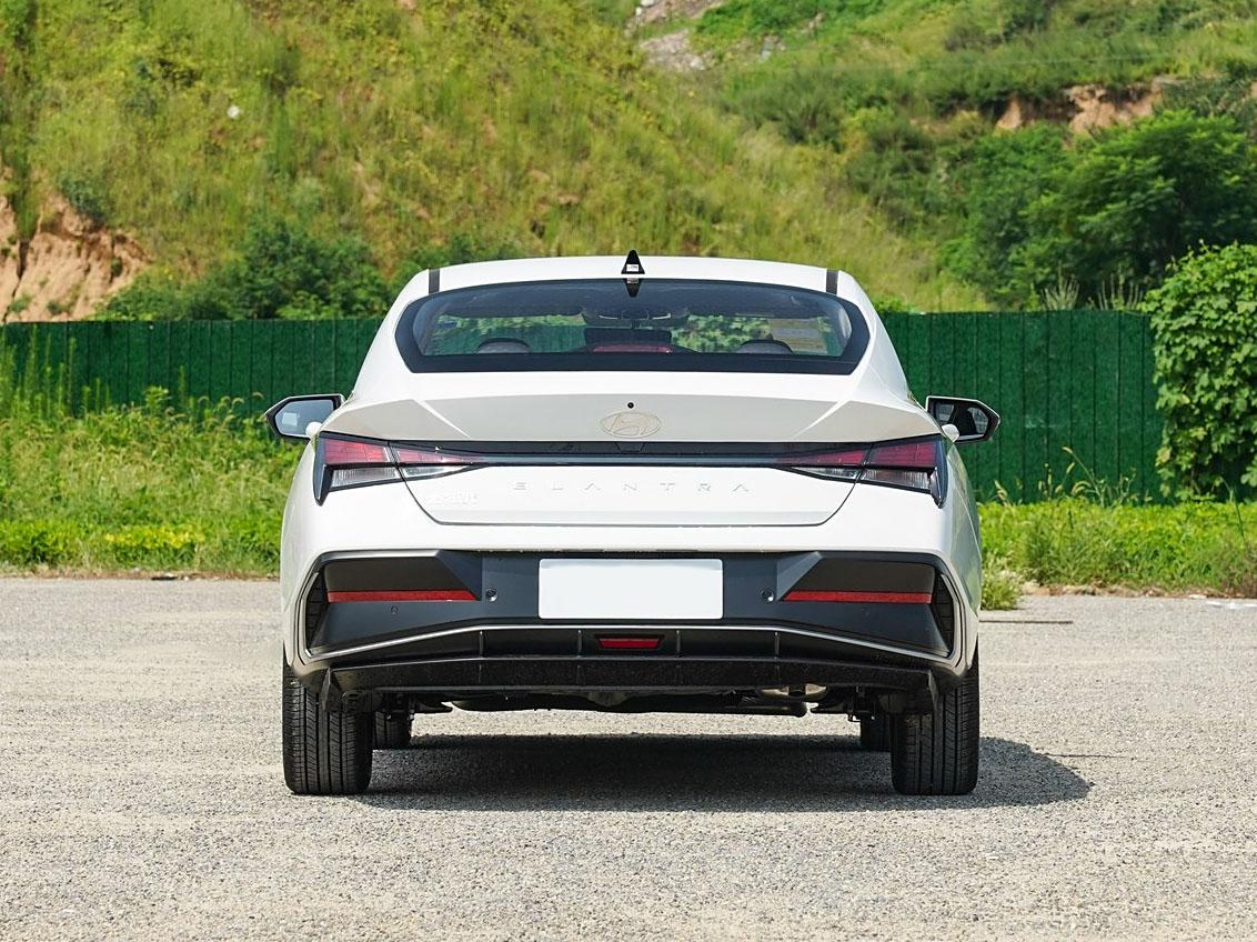 Hyundai Elantra, 2025