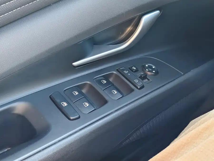 Hyundai Elantra, 2023