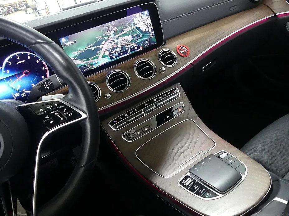 Mercedes-Benz E250, 2022