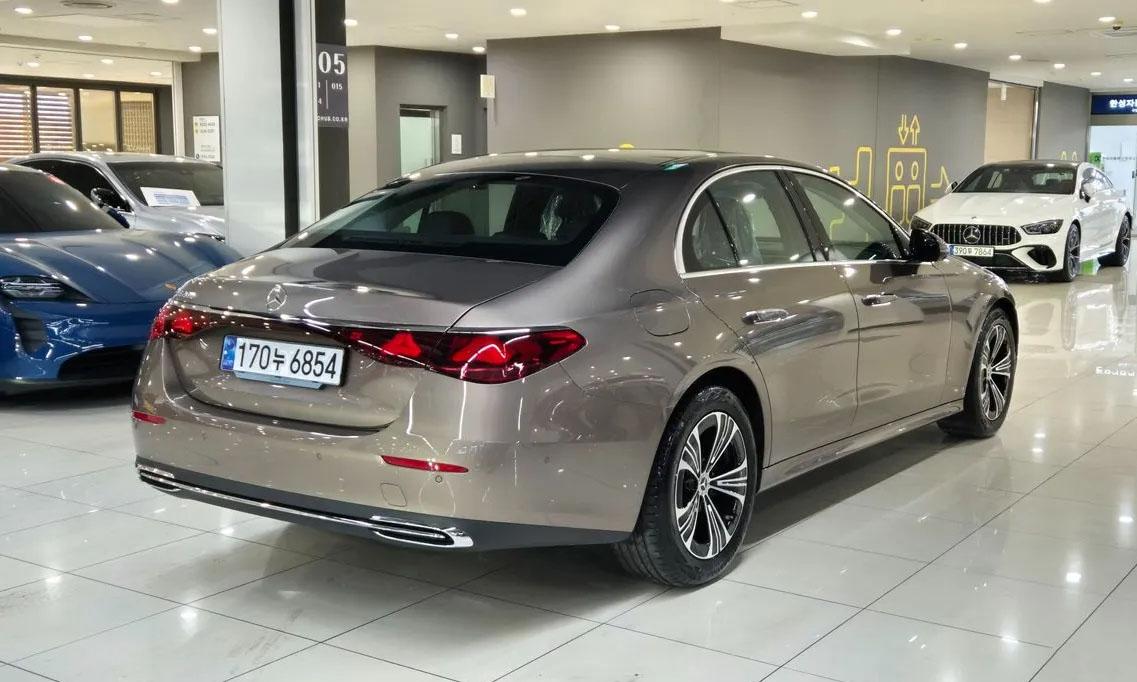 Mercedes-Benz E200, 2024