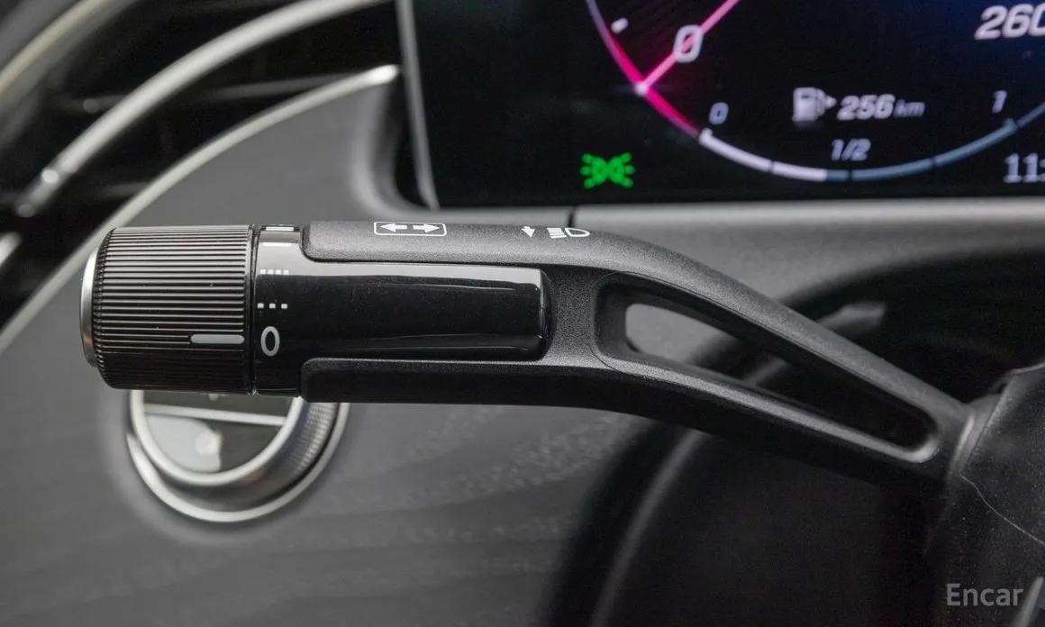 Mercedes-Benz E200, 2025